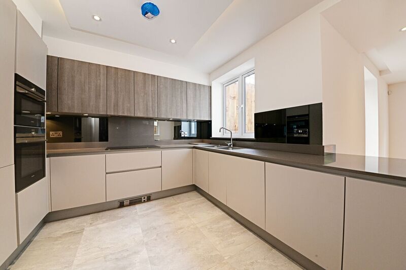Flat Parson Street in Bristol