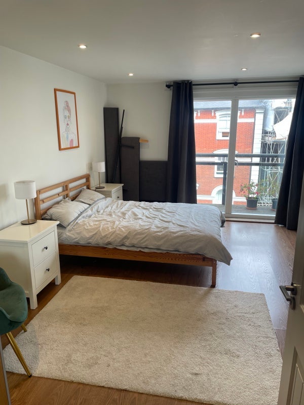 Flat Tudor Road in Greater London