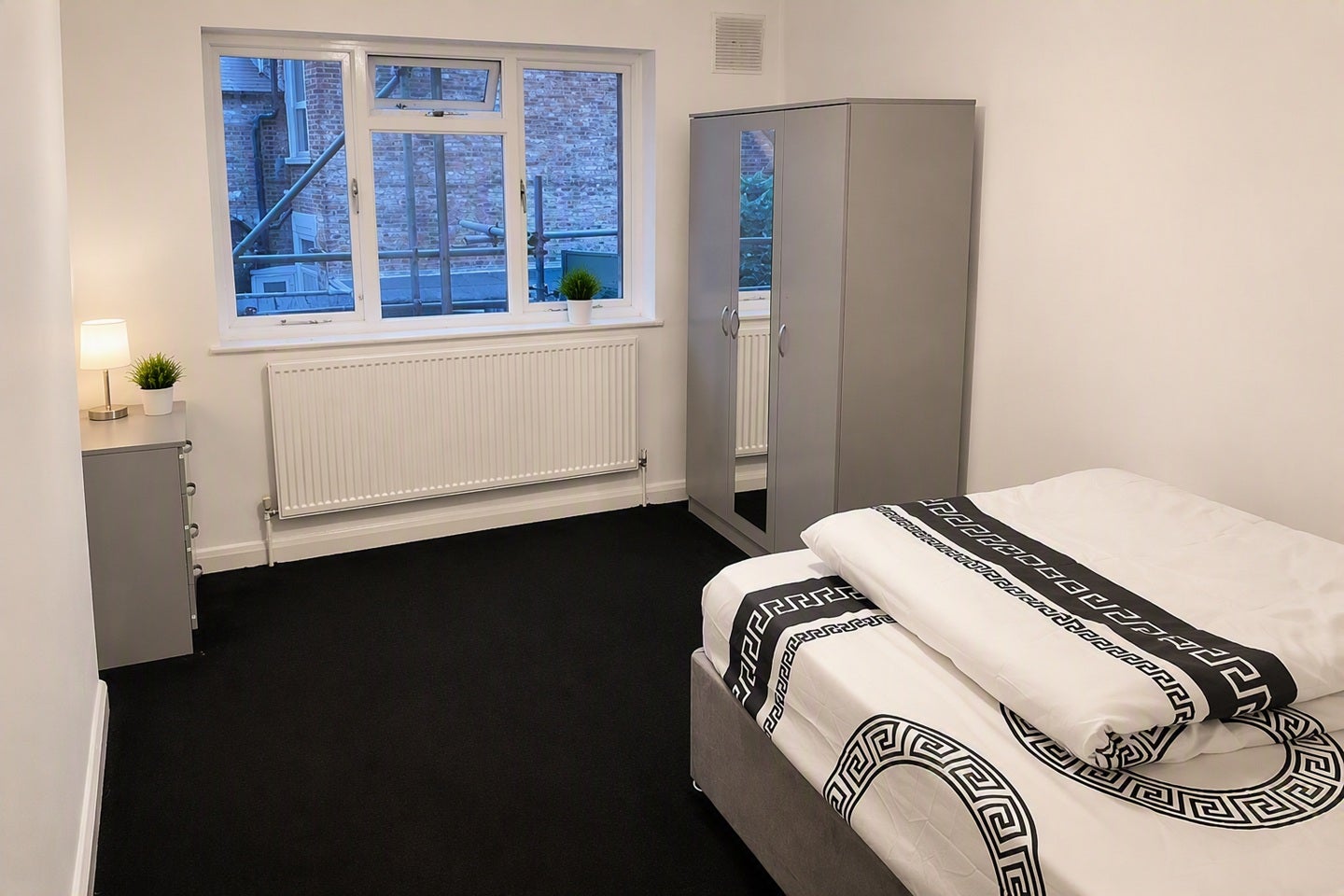 Room High Road Leyton in Greater London