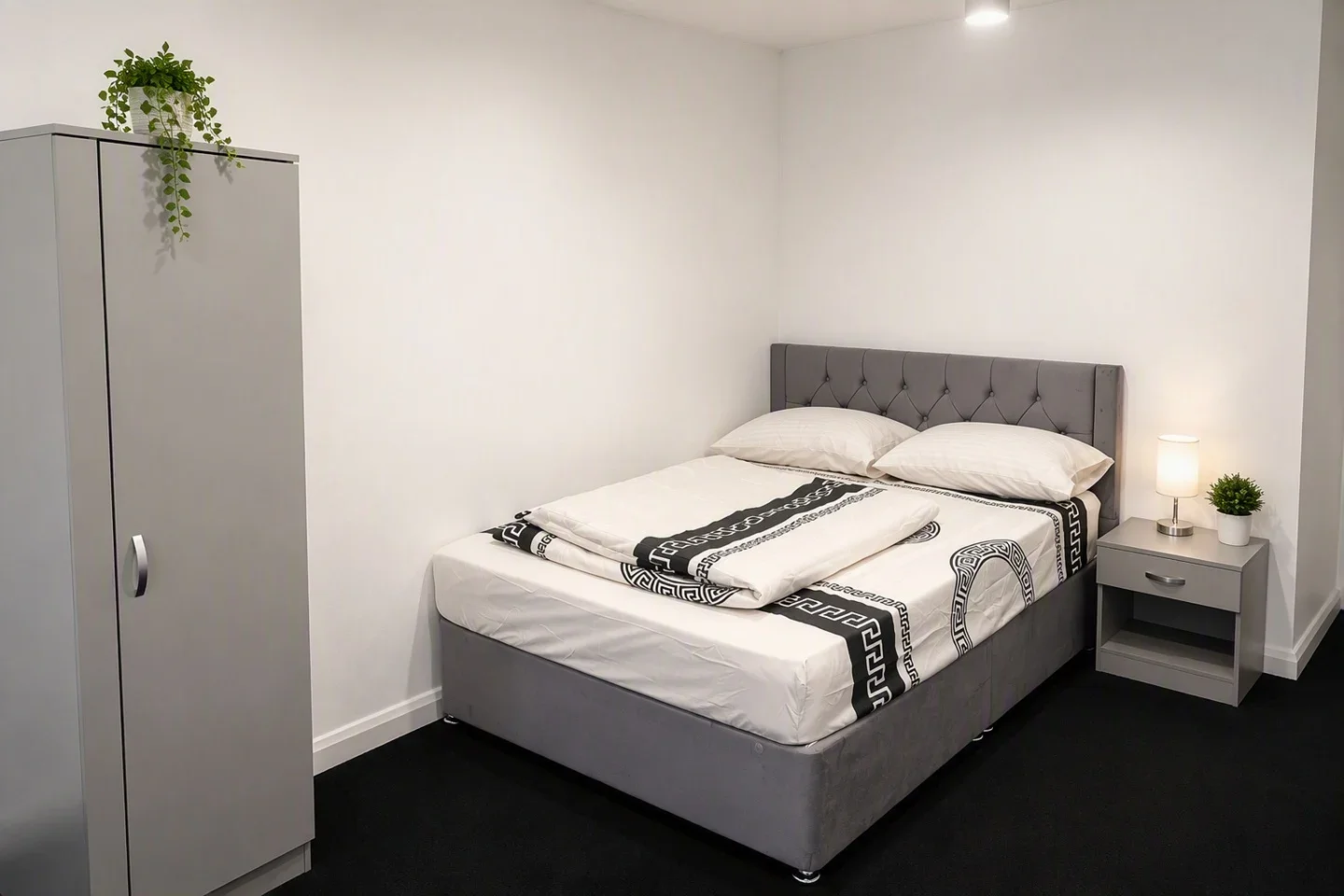 Room High Road Leyton in Greater London