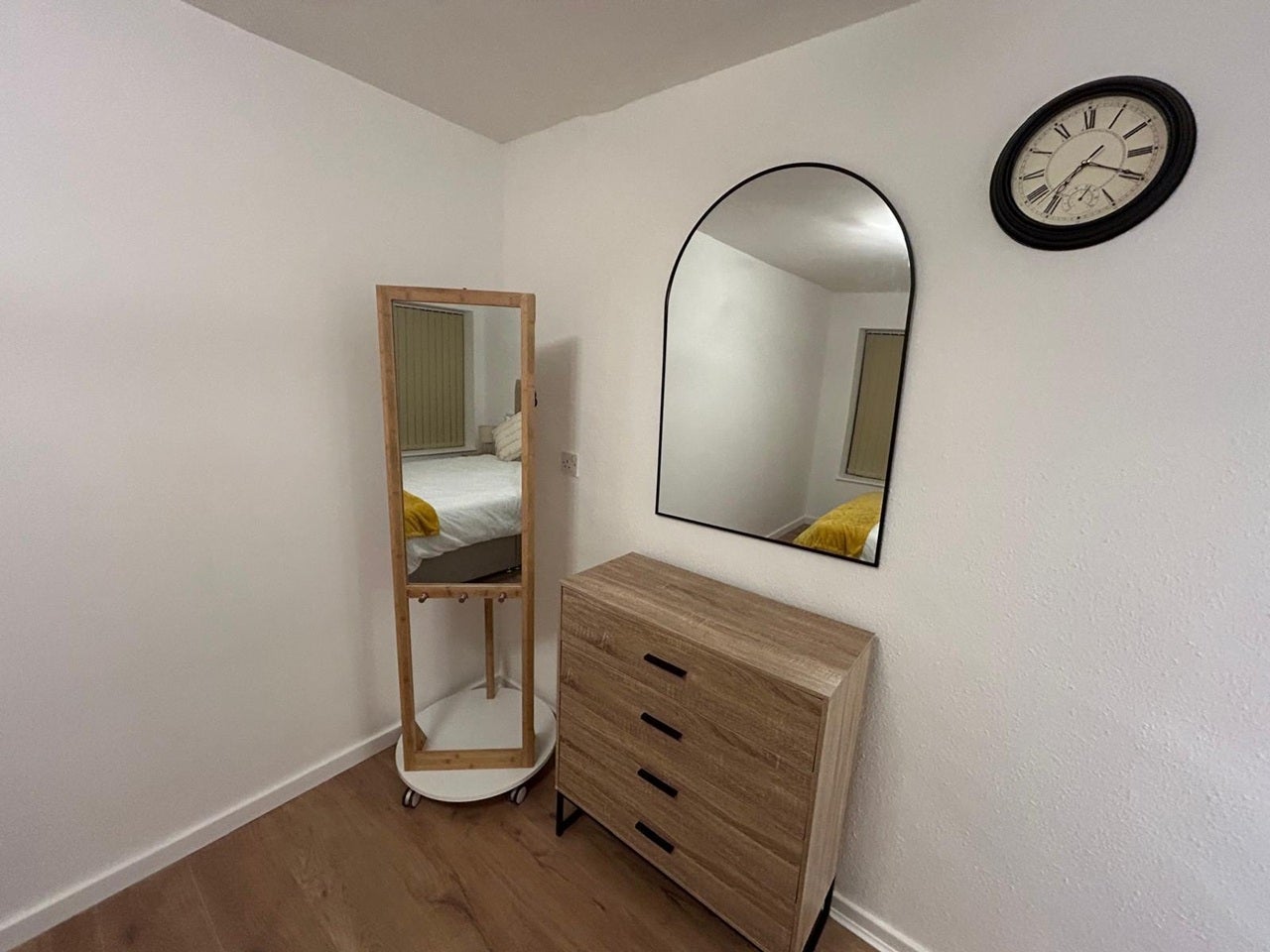 Flat Woolaston Avenue in Cardiff