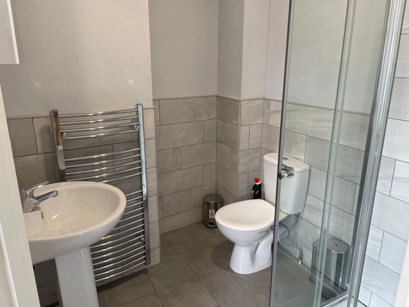 Room Earlsdon Avenue North in Coventry