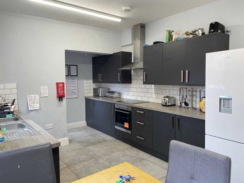 Room Earlsdon Avenue North in Coventry