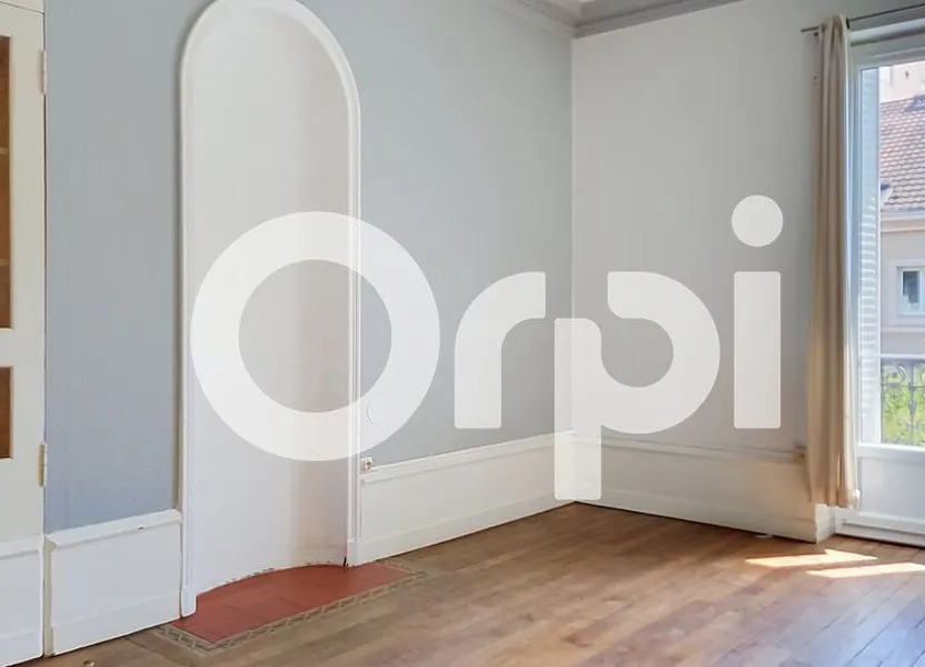 Flat Avenue Georges Pompidou in Chalon-sur-Saône
