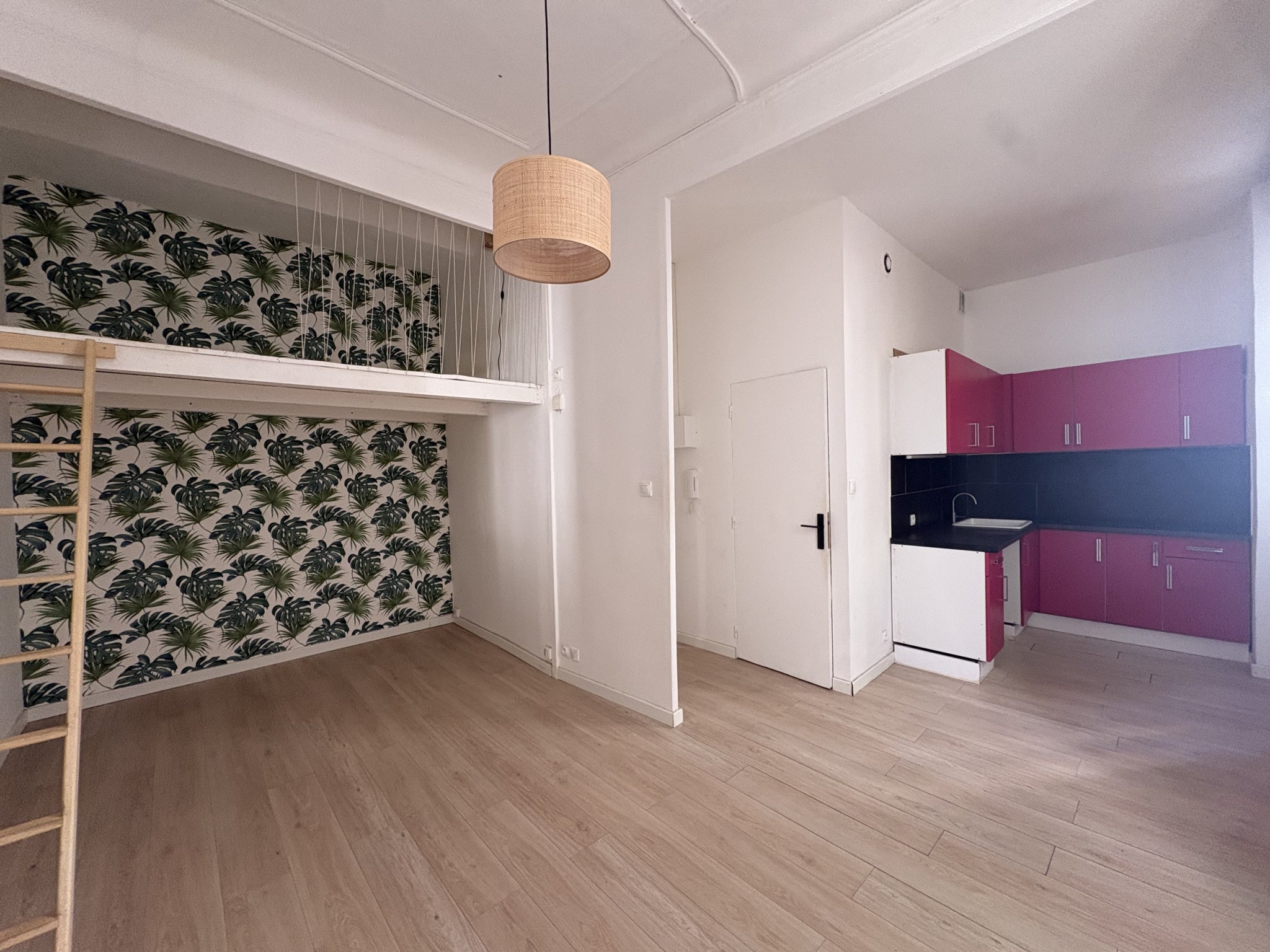 Flat Rue Edmond Rostand in Marseille