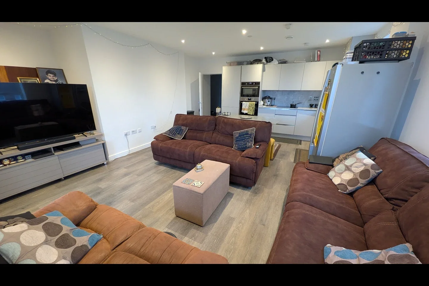 Flat Oxhey Drive in Three Rivers