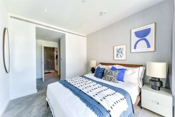 Flat Lanchester Way in Greater London