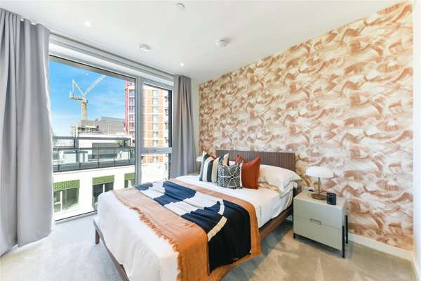 Flat Lanchester Way in Greater London