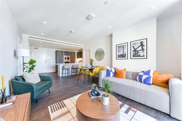Flat Lanchester Way in Greater London