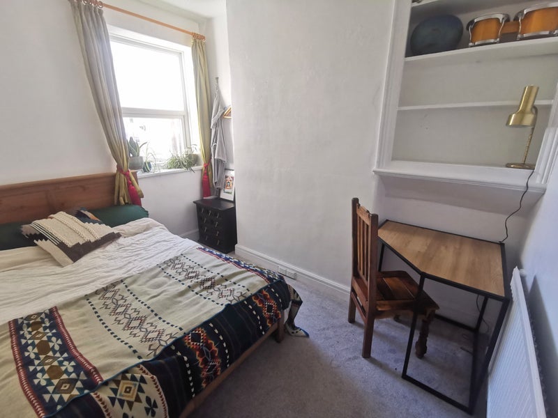 Room Dogfield Street in Cardiff