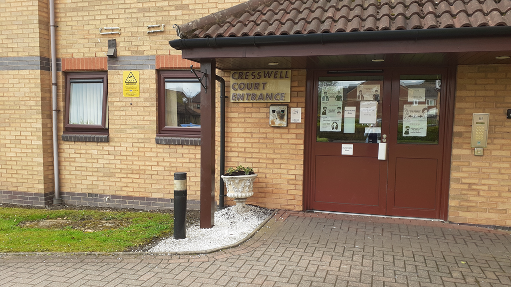 Flat Creswell Court in Wolverhampton