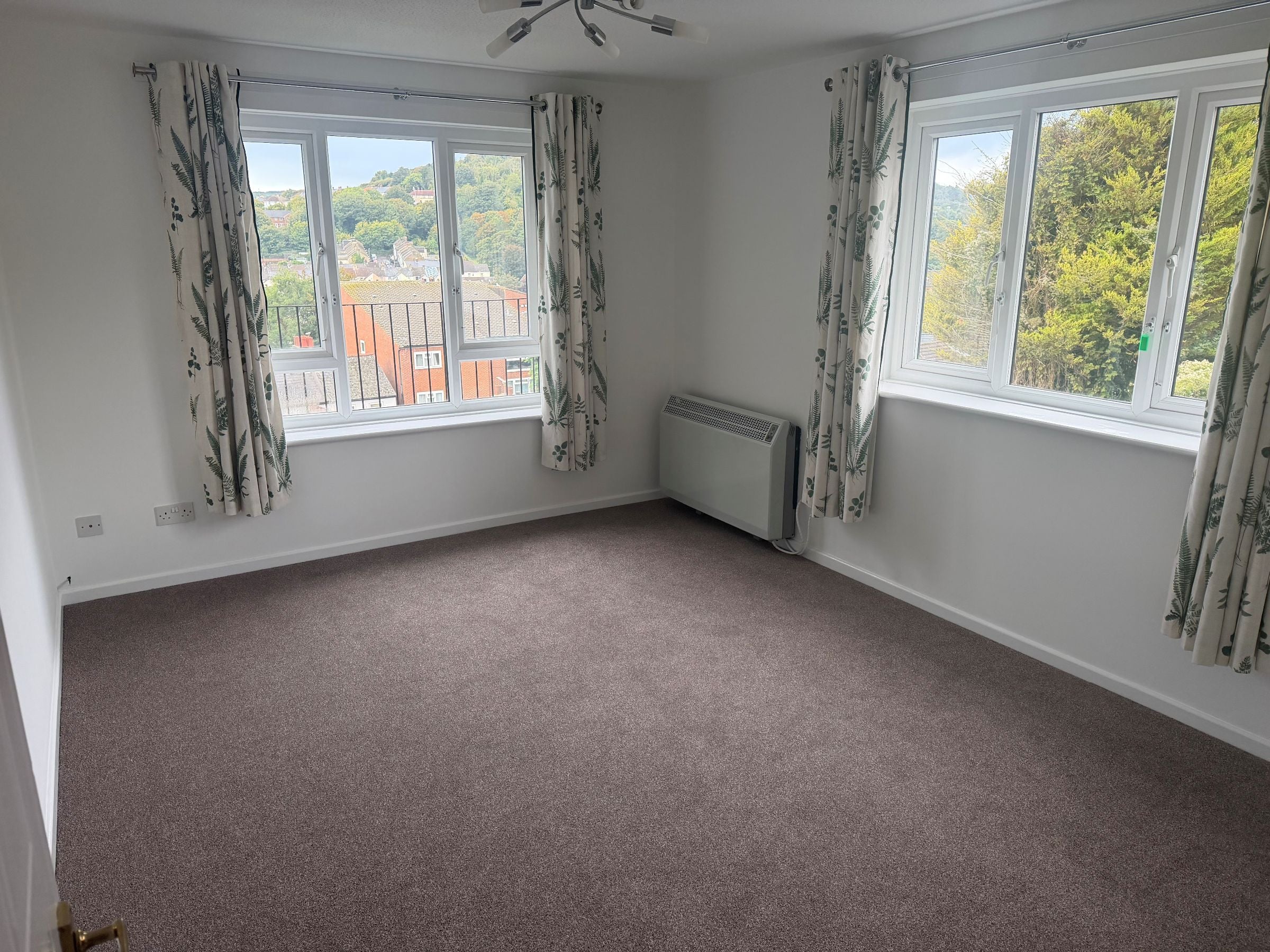 Flat Buckland Avenue in Dover