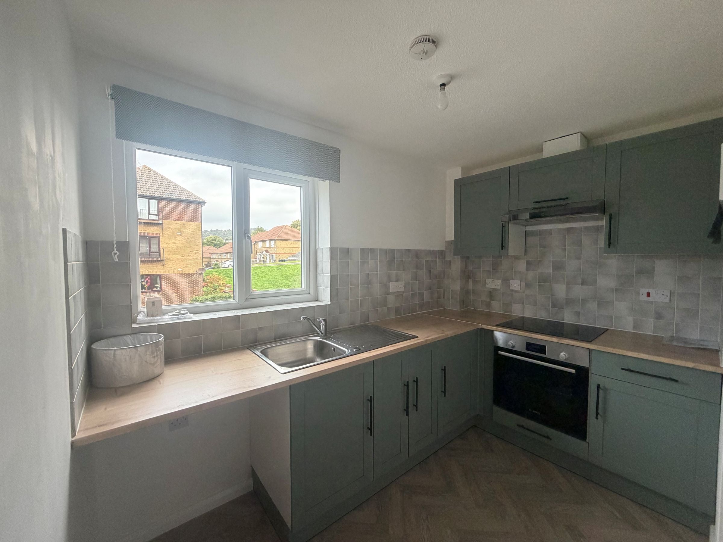 Flat Buckland Avenue in Dover