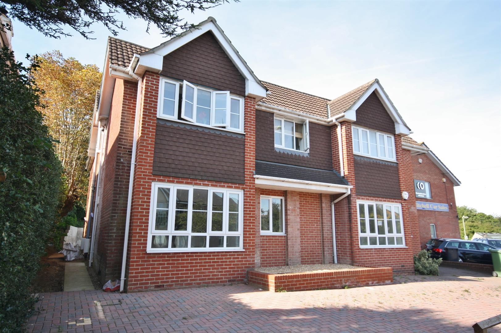Flat Botley Road in Fareham