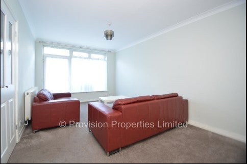 Flat Foxhill Court in Leeds