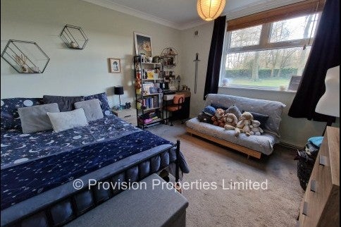 Flat Foxhill Court in Leeds