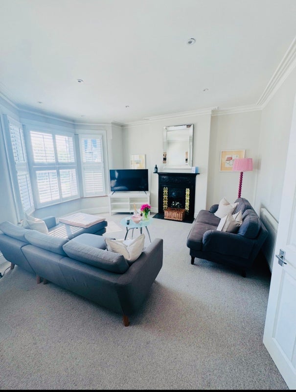 Room Pulborough Road in Greater London