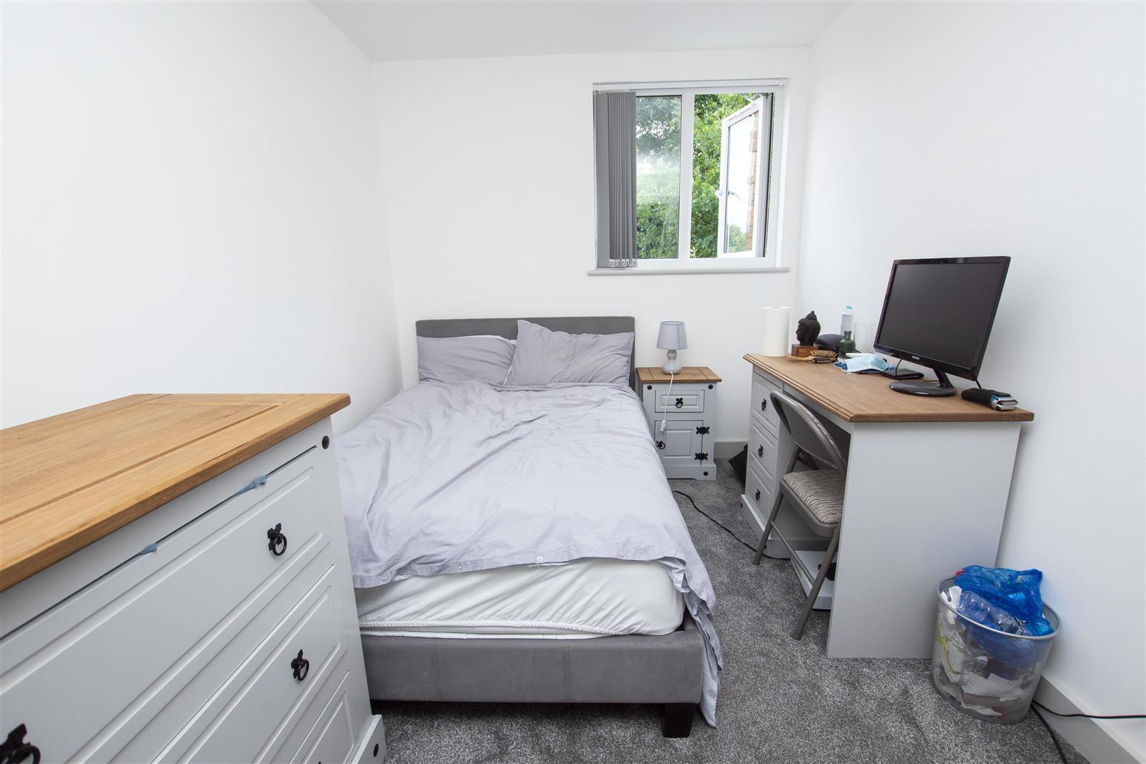 Room Raddlebarn Road in Birmingham