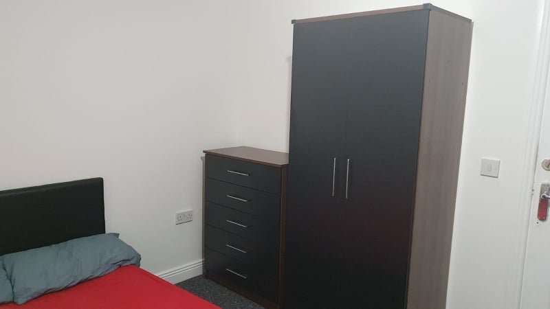 Room Lychgate Close in Stoke-on-Trent