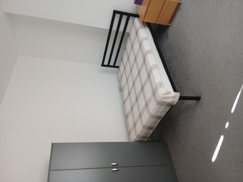 Room Queen's Road in Charnwood