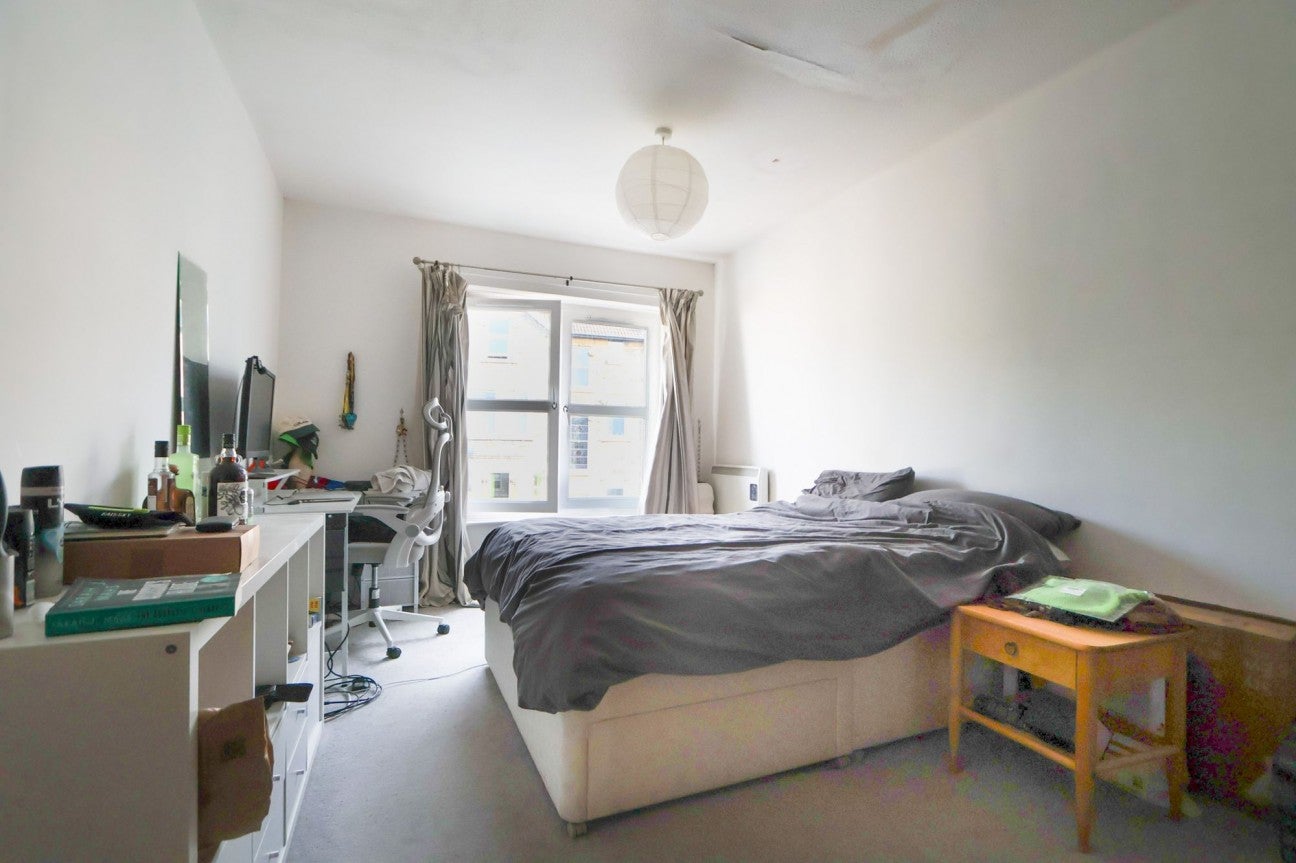 Flat Alma Vale Road in Bristol