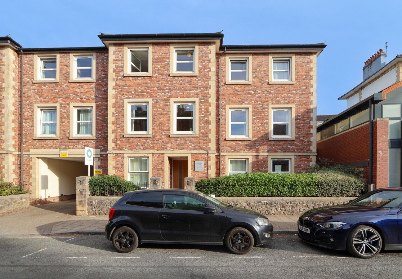 Flat Alma Vale Road in Bristol