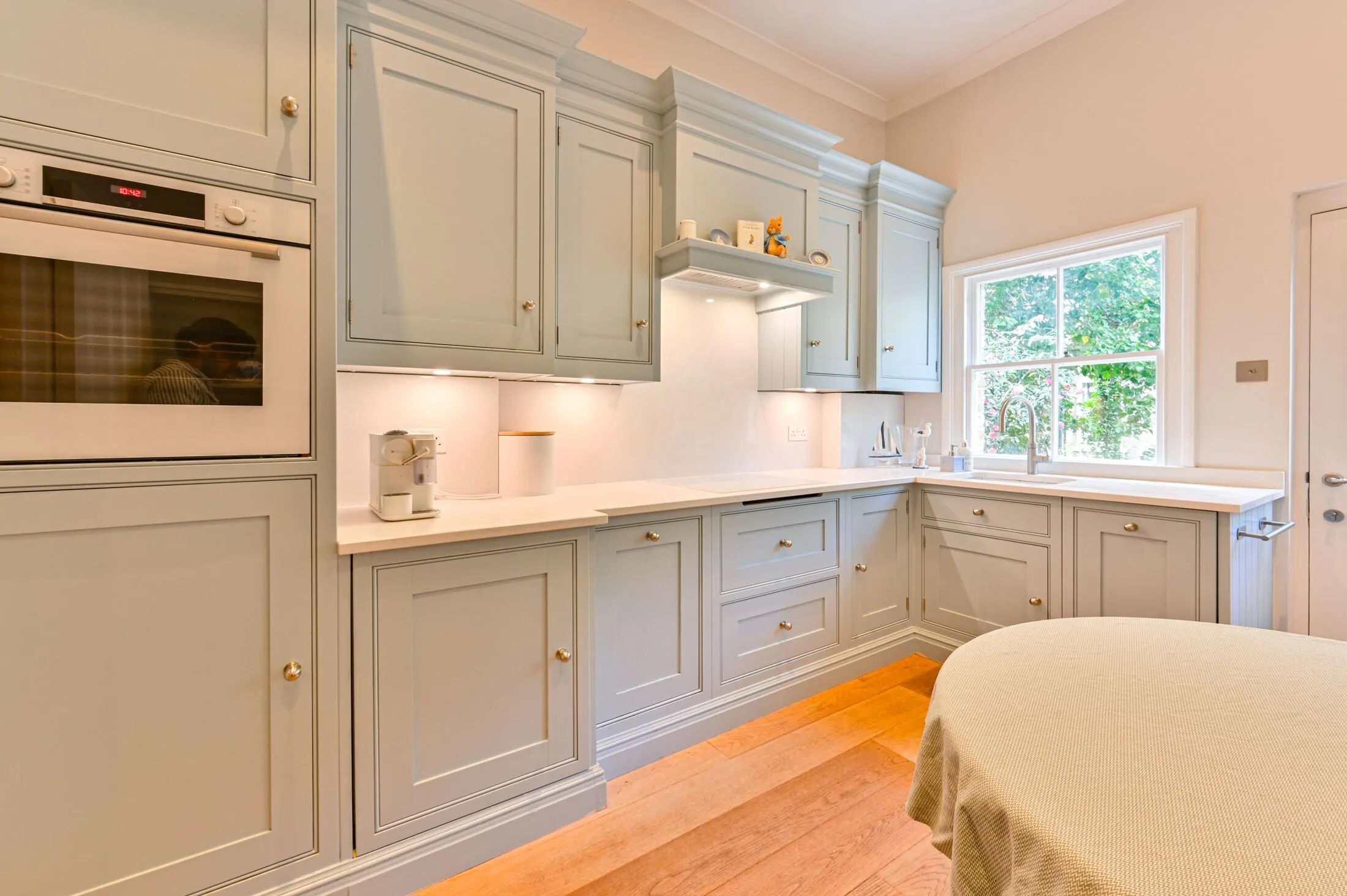 Flat Kempsford Gardens in Greater London