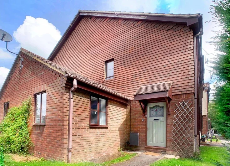 House Orchard Close in Wokingham