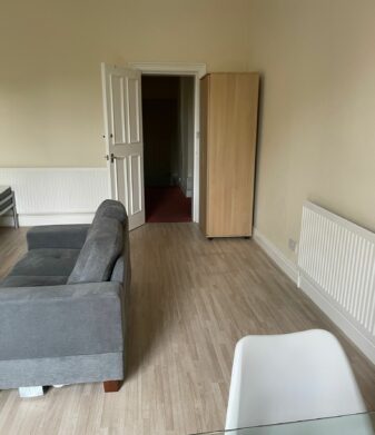 Flat Dickenson Road in Manchester