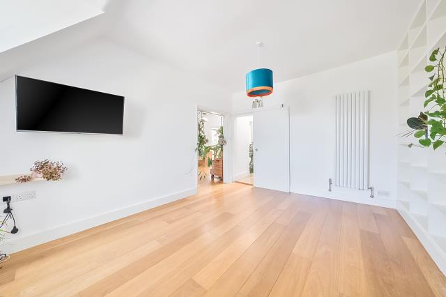 Flat Kings Road in Greater London