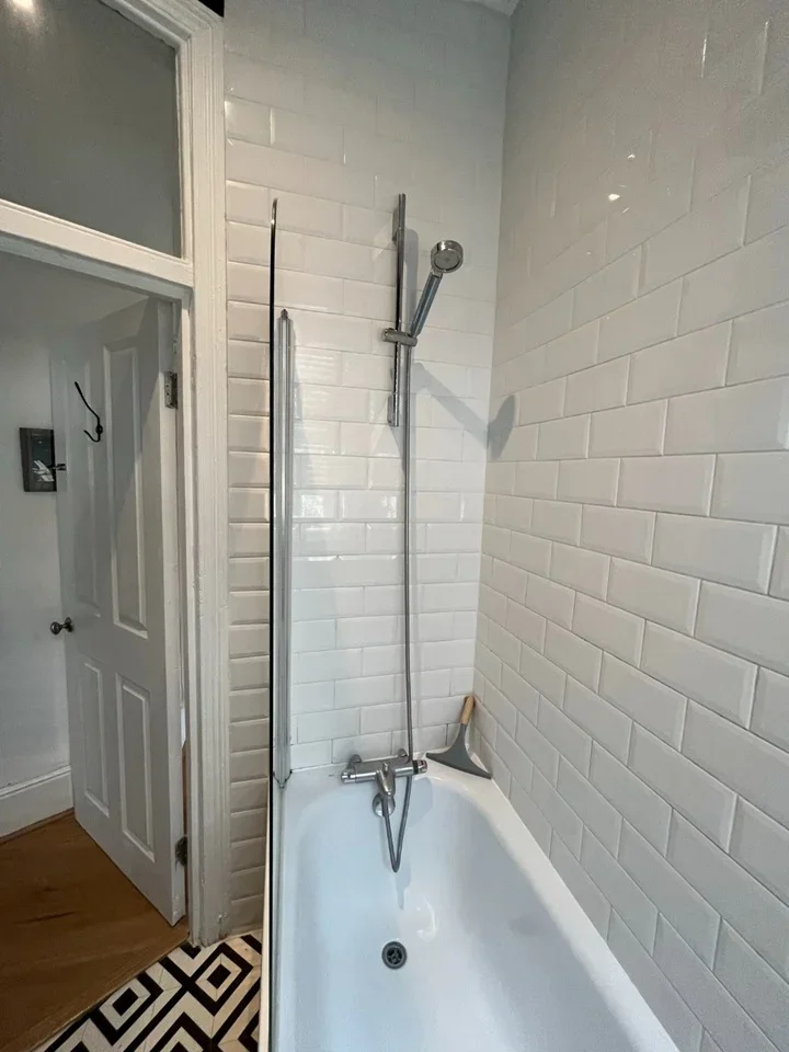 Flat Mowll Street in Greater London