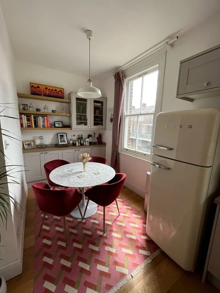 Flat Mowll Street in Greater London