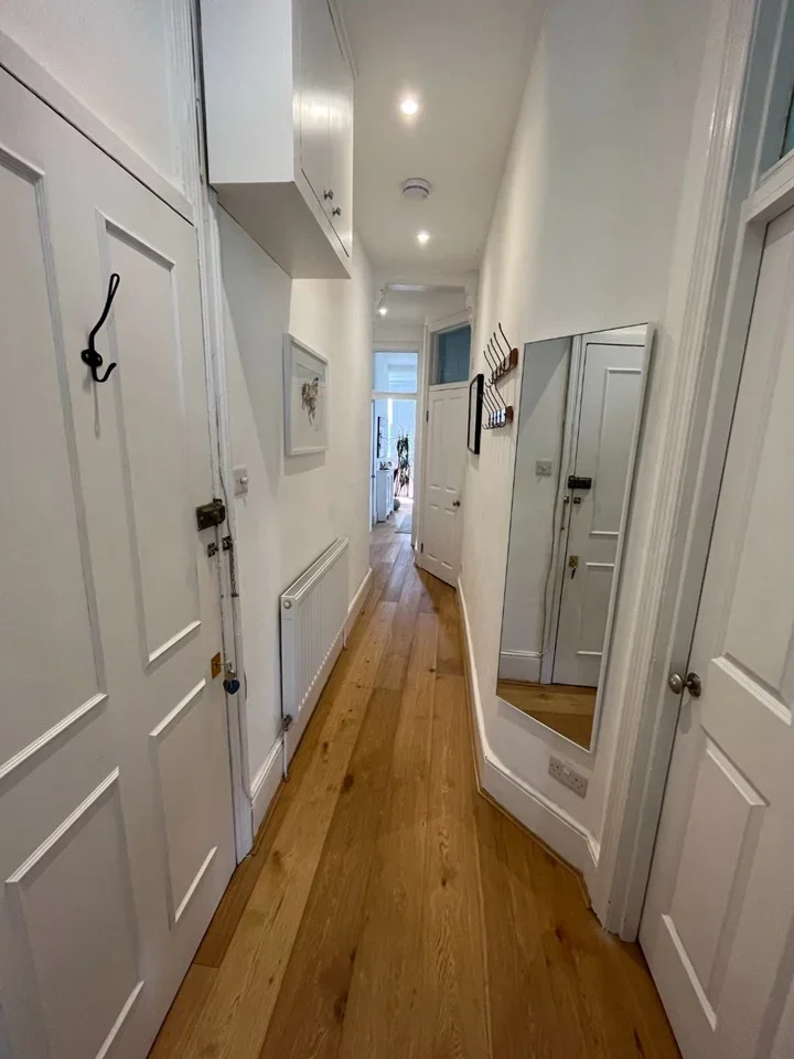 Flat Mowll Street in Greater London