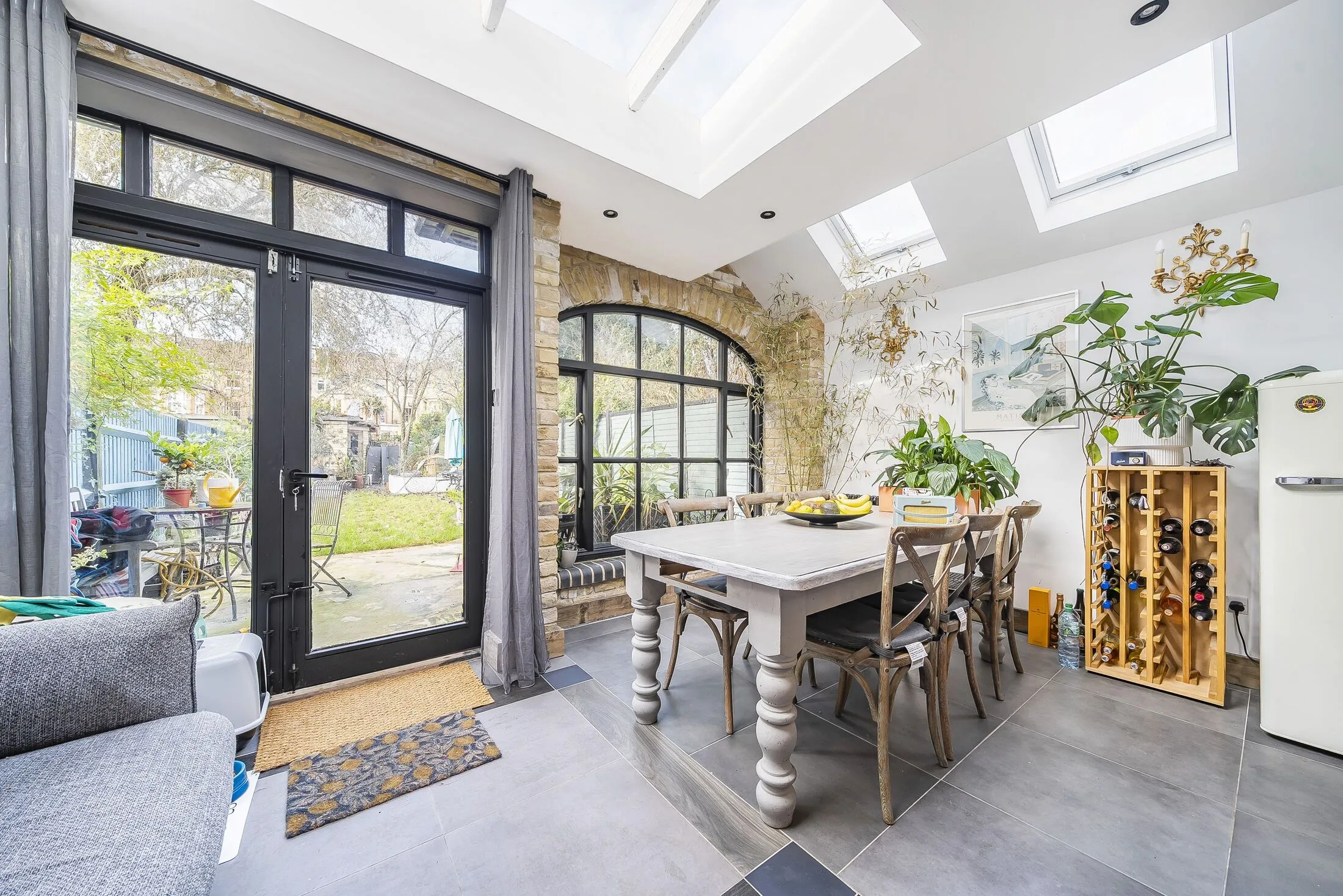 House Priory Avenue in Greater London