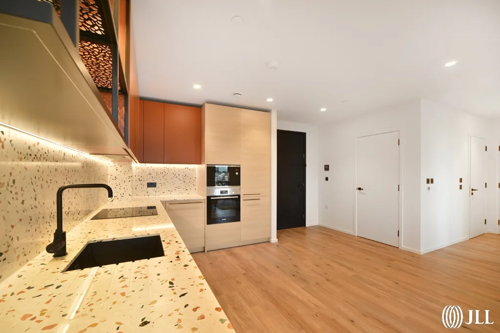 Flat Hale Street in Greater London