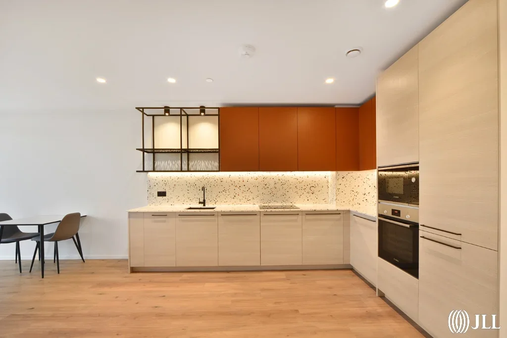 Flat Hale Street in Greater London