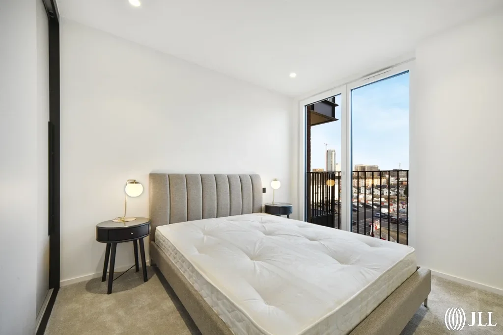 Flat Hale Street in Greater London