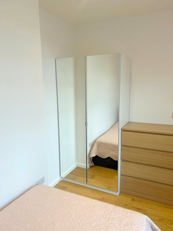 Room Bath Road in Bristol