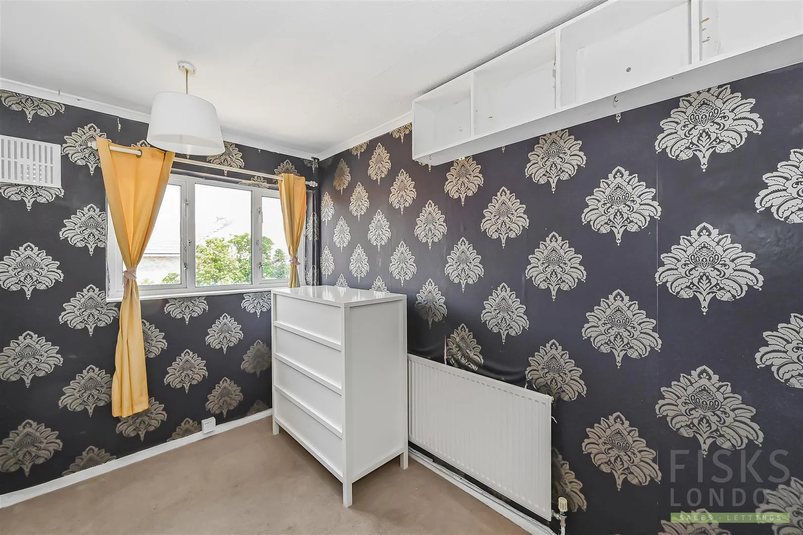 Flat Beansland Grove in Greater London