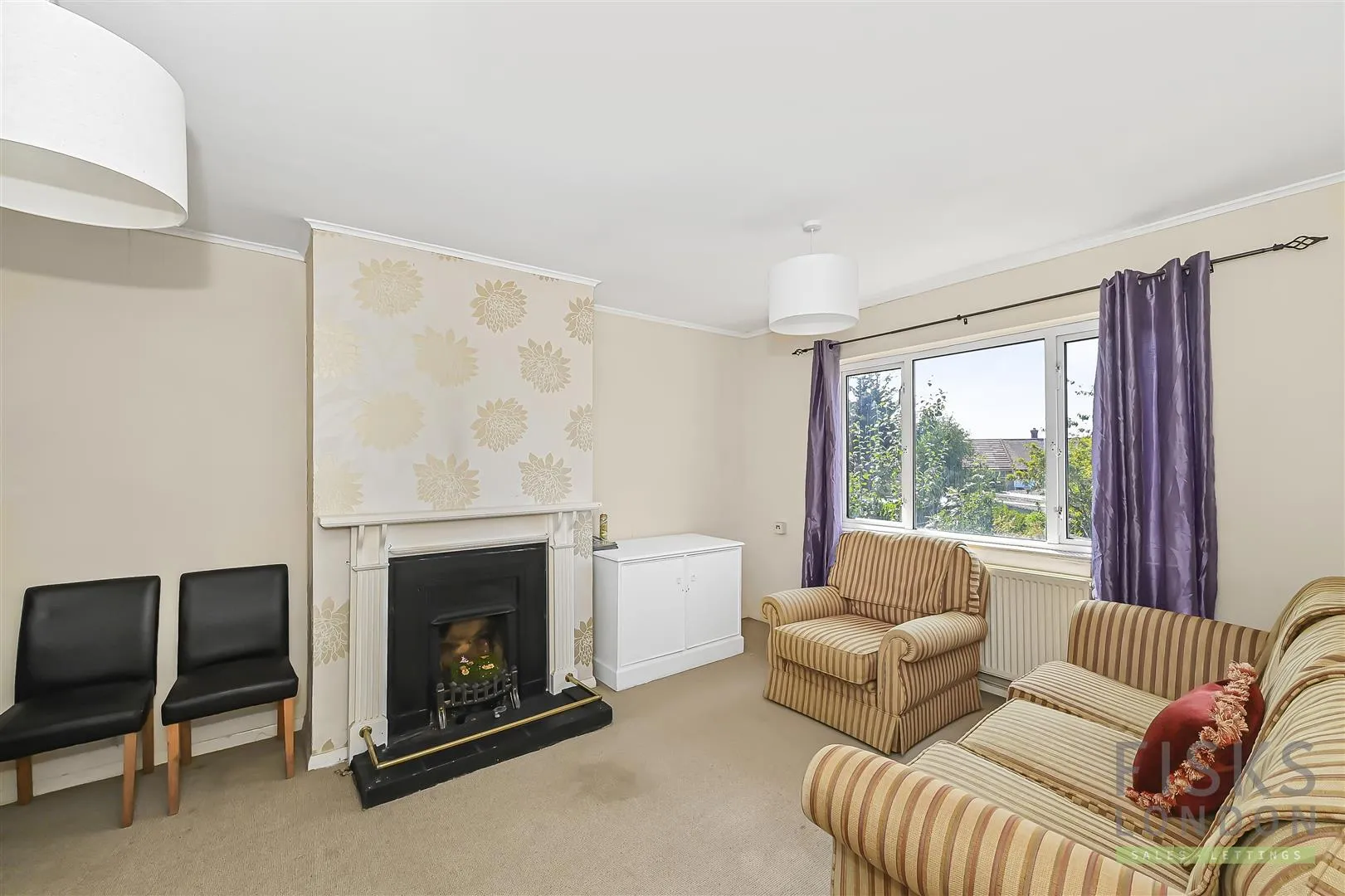 Flat Beansland Grove in Greater London