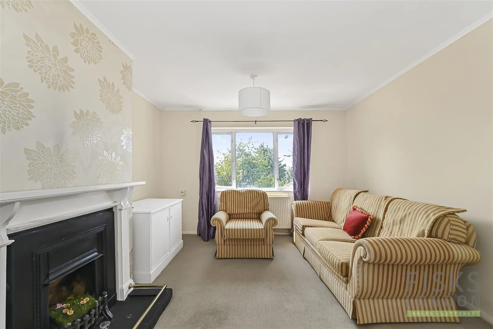 Flat Beansland Grove in Greater London