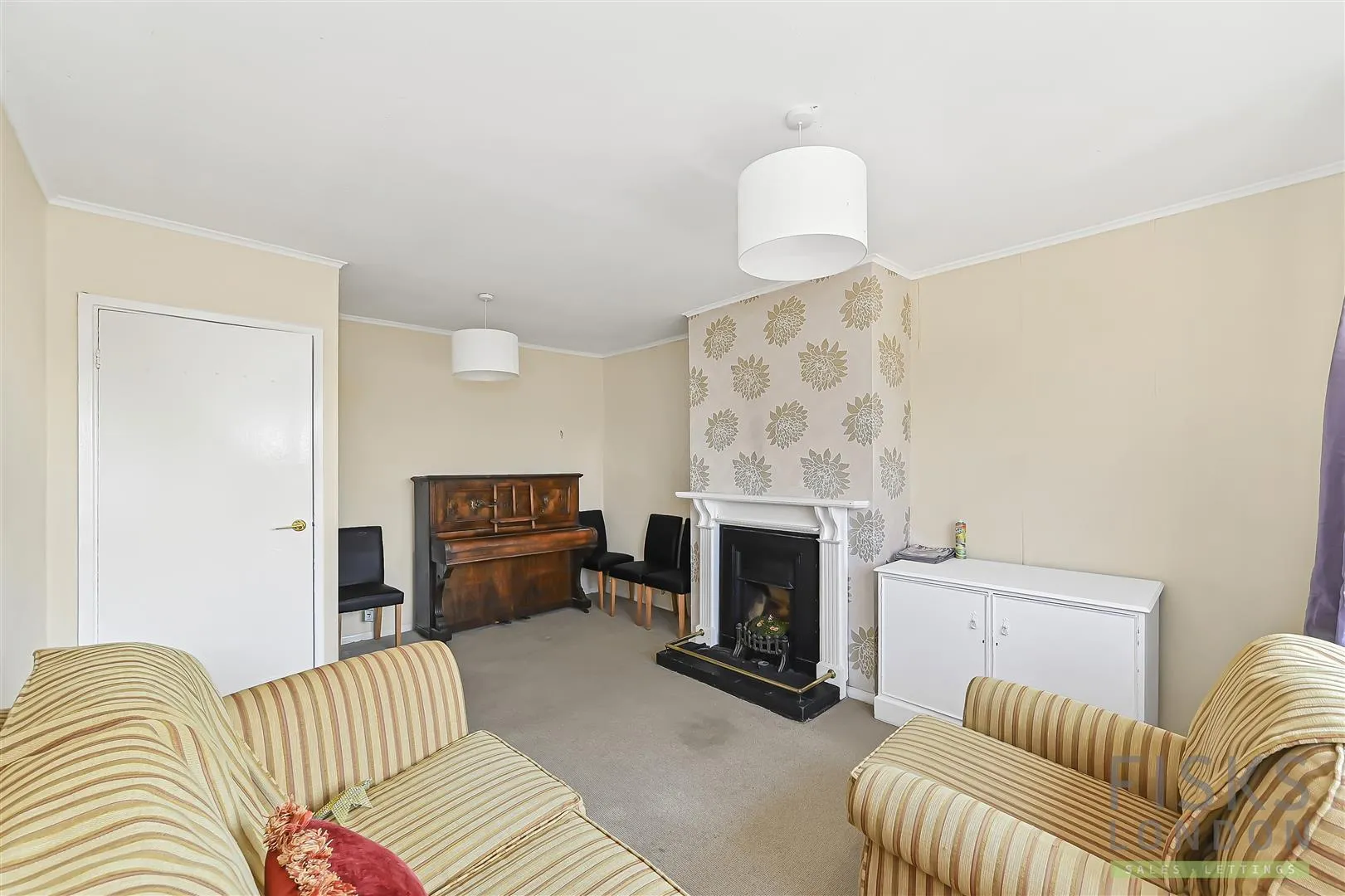 Flat Beansland Grove in Greater London