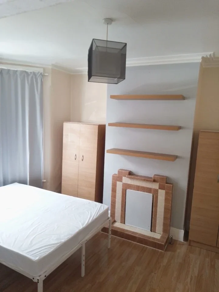 Room Ranelagh Road in Greater London