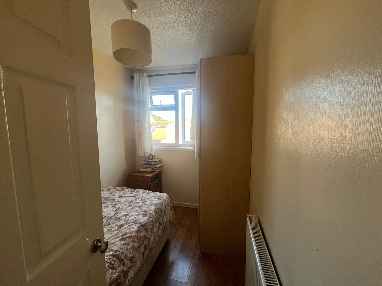 Room Fairway in Crawley
