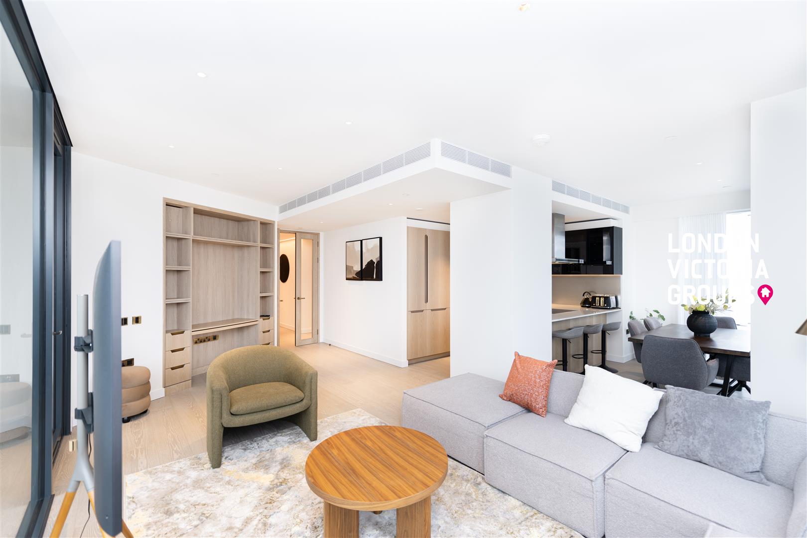 Flat Nine Elms Lane in Greater London
