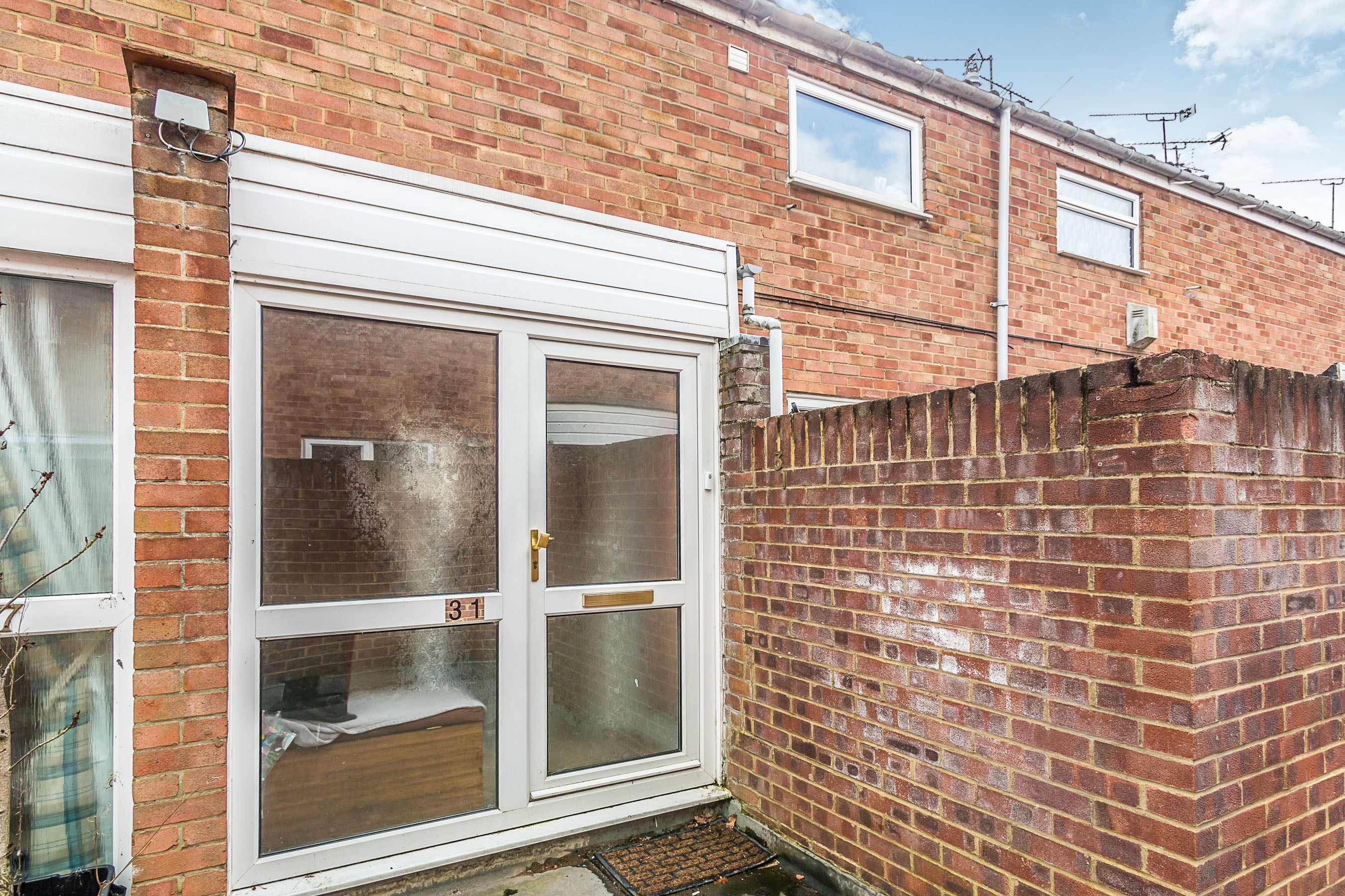 Flat Colleton Drive in Twyford