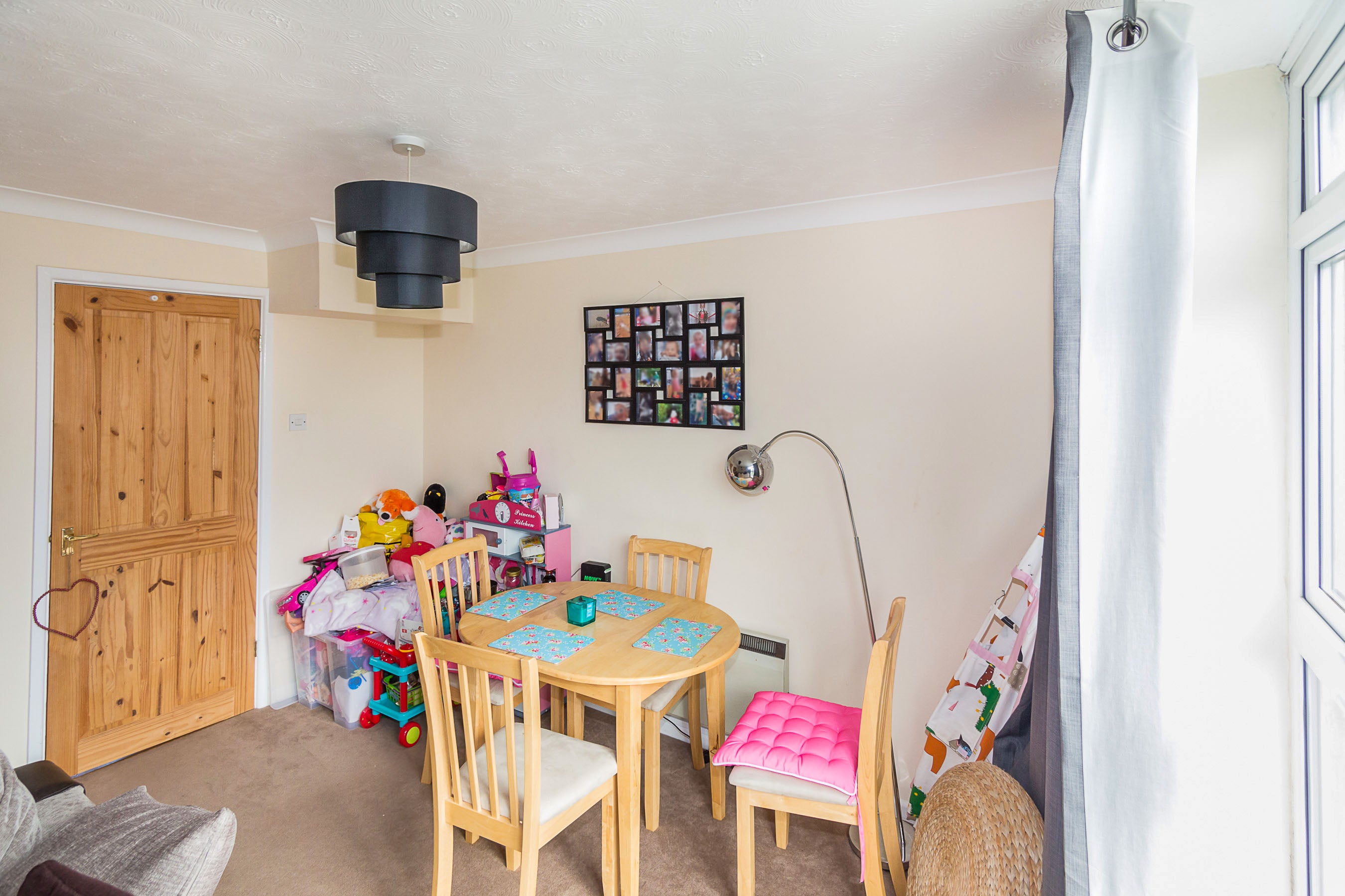 Flat Colleton Drive in Twyford