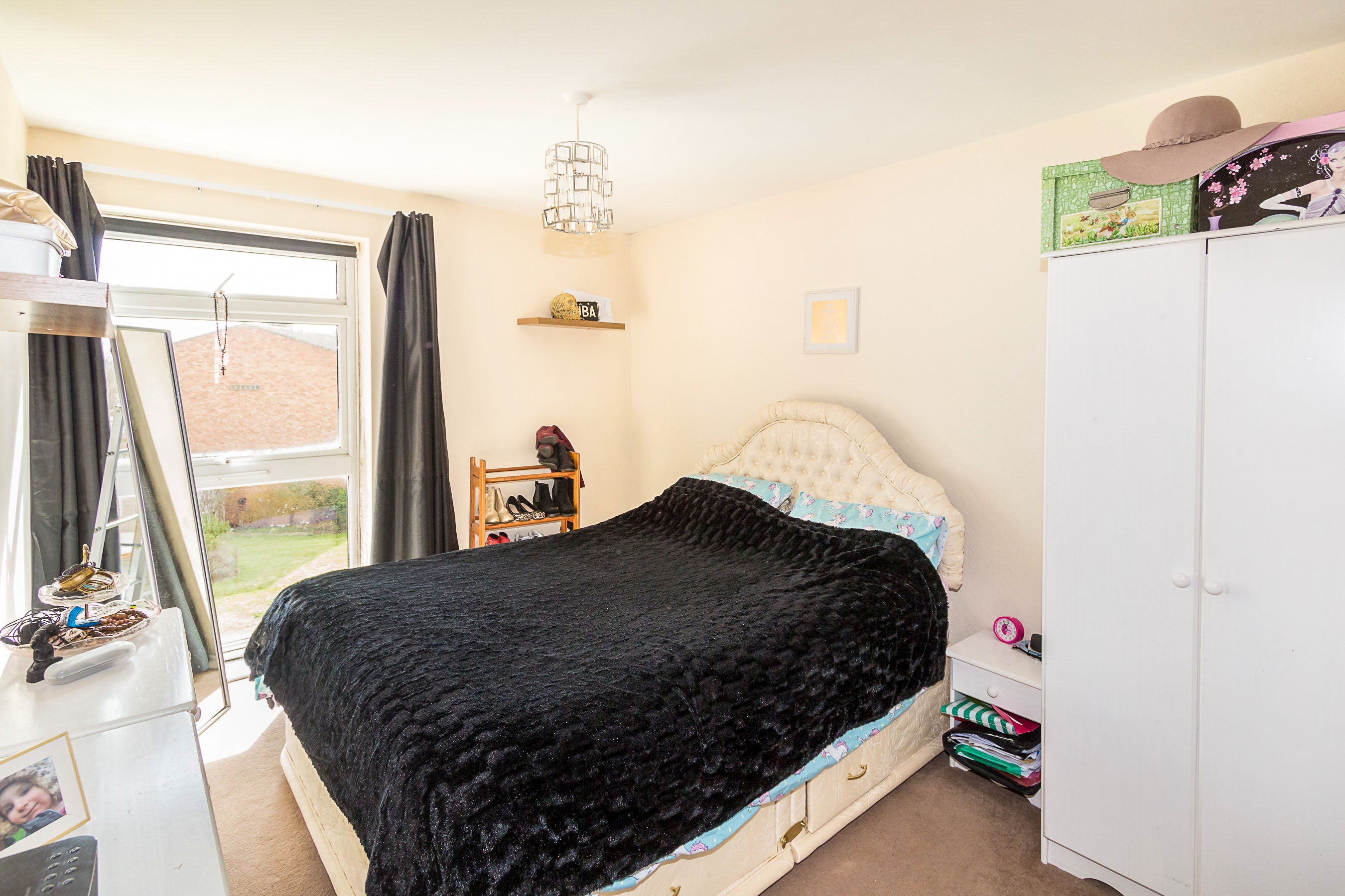 Flat Colleton Drive in Twyford
