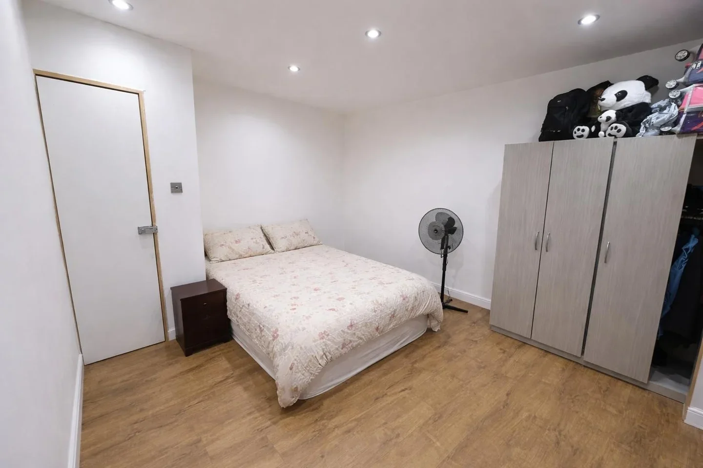 Room Galdana Avenue in Greater London