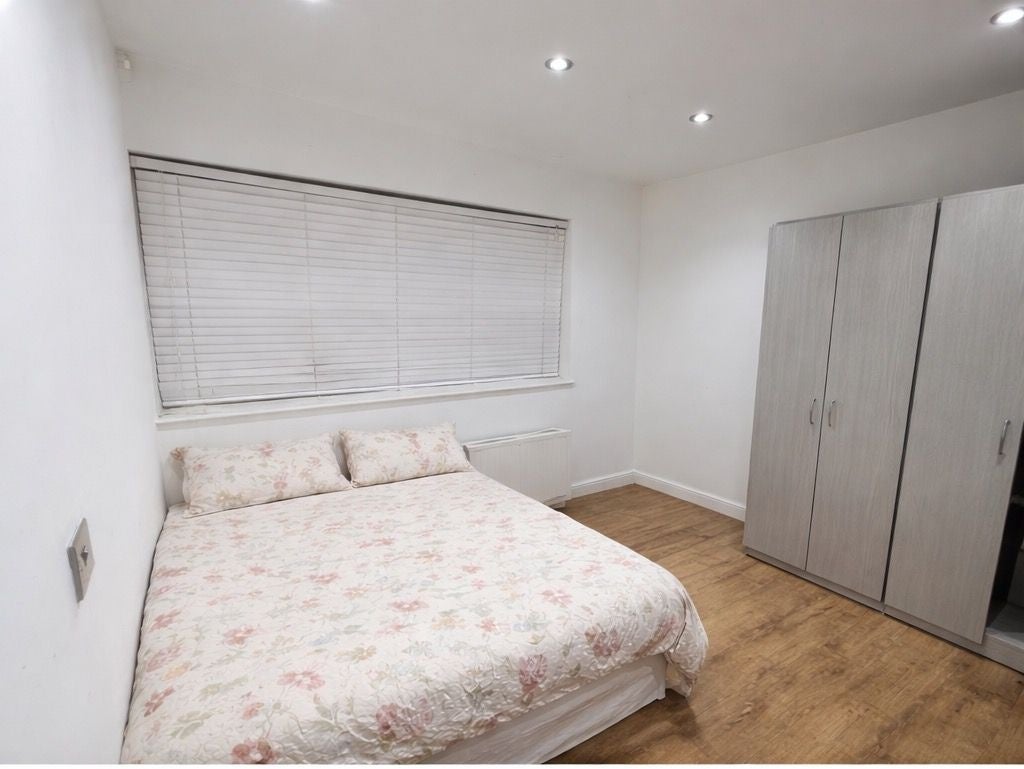 Room Galdana Avenue in Greater London